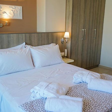 Agnes Deluxe Hotel Pefkochori Rum bild